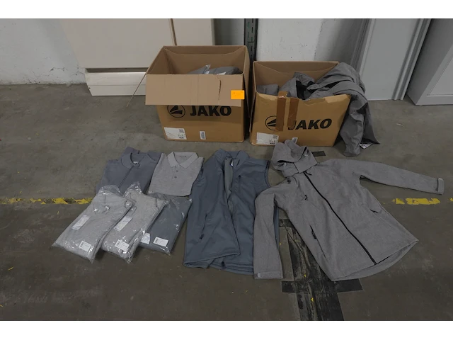 Partij diverse kleding - afbeelding 1 van  5