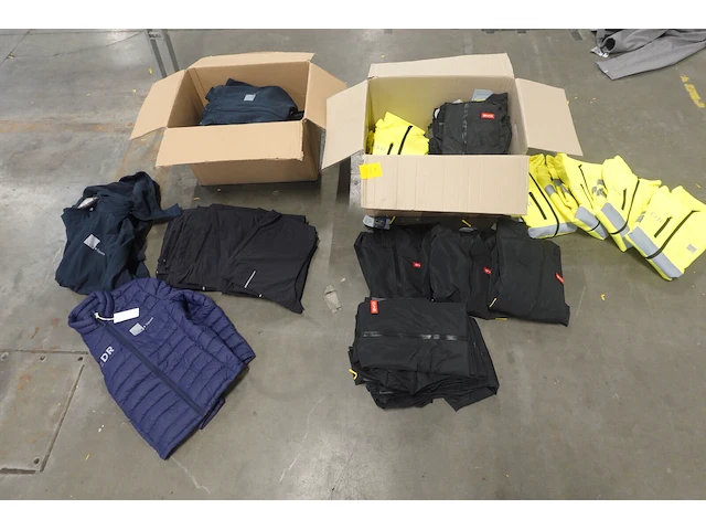 Partij diverse kleding - afbeelding 1 van  6