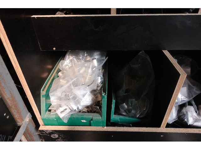 Partij diverse koppelstukken + bevestigingsmateriaal - afbeelding 25 van  42
