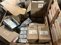 Partij diverse kraanwerk en accessoires - afbeelding 1 van  3