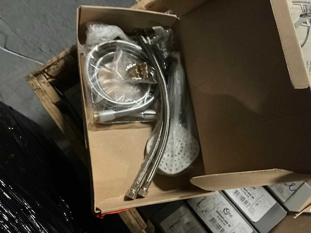 Partij diverse kraanwerk en accessoires - afbeelding 2 van  3