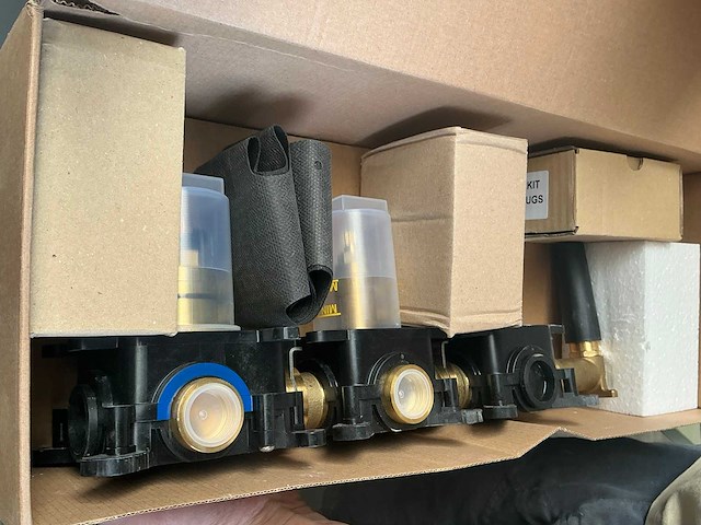 Partij diverse kranen en accessoires - afbeelding 5 van  16