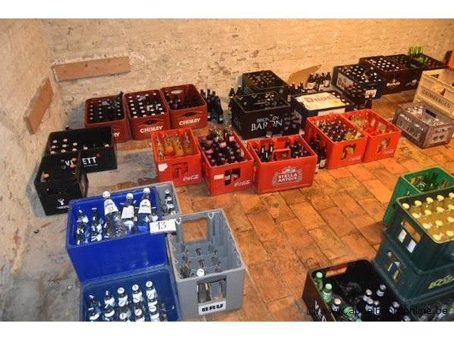 Partij diverse kratten met bieren en frisdranken, o.a. chimay, duvel, westmalle, orval, coca-cola, lipton, gini - afbeelding 1 van  4