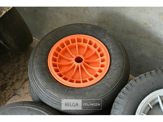 Partij diverse kruiwagenwielen - afbeelding 5 van  6