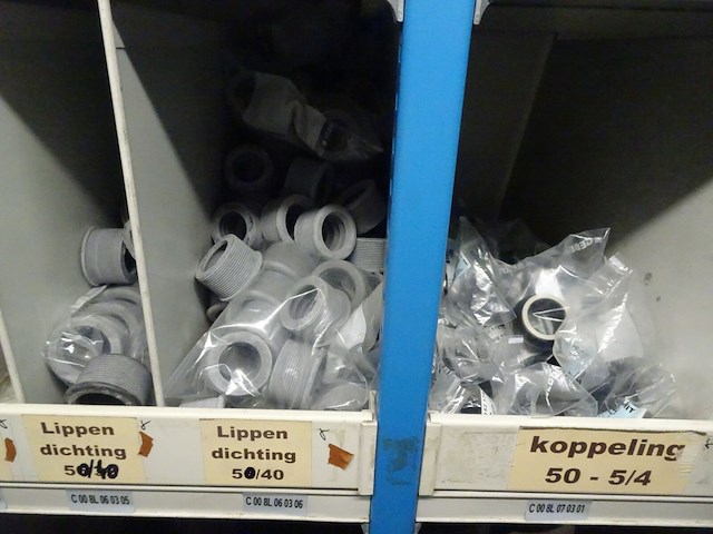 Partij diverse kunstof koppelingen - afbeelding 8 van  8