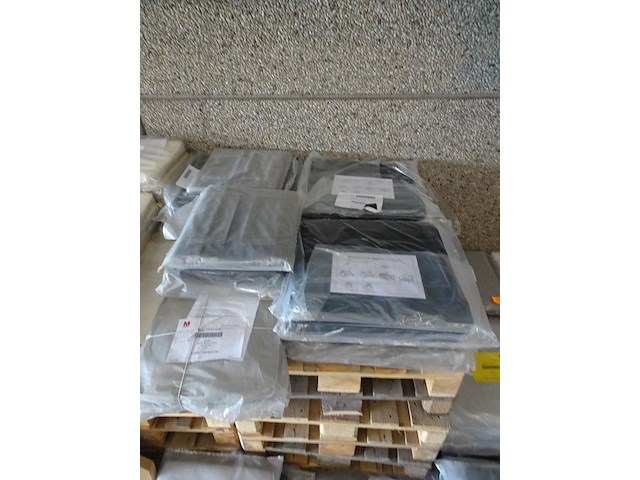 Partij diverse kussens manutti - afbeelding 1 van  4