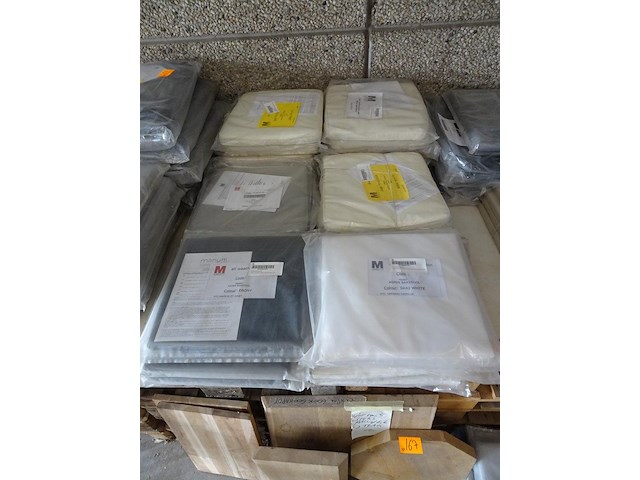 Partij diverse kussens manutti - afbeelding 1 van  7