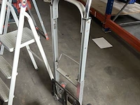 Partij diverse ladders en steekwagentje - afbeelding 2 van  2