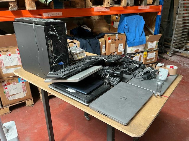 Partij diverse laptops, desktop en toebehoren - afbeelding 1 van  12