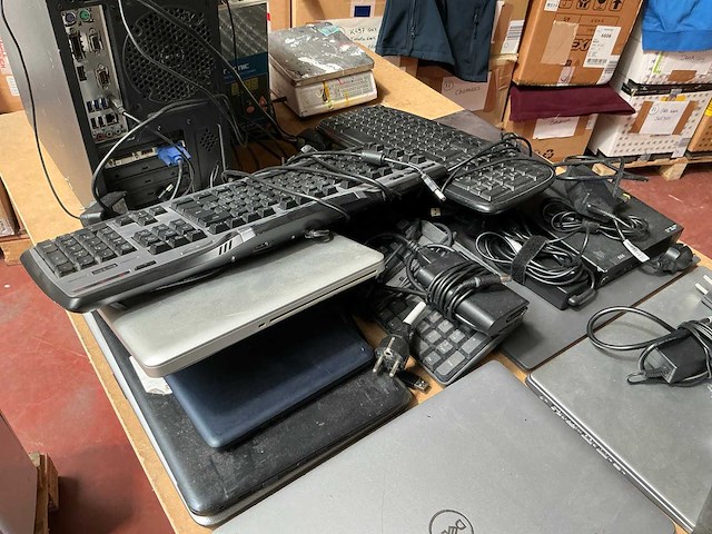 Partij diverse laptops, desktop en toebehoren - afbeelding 3 van  12