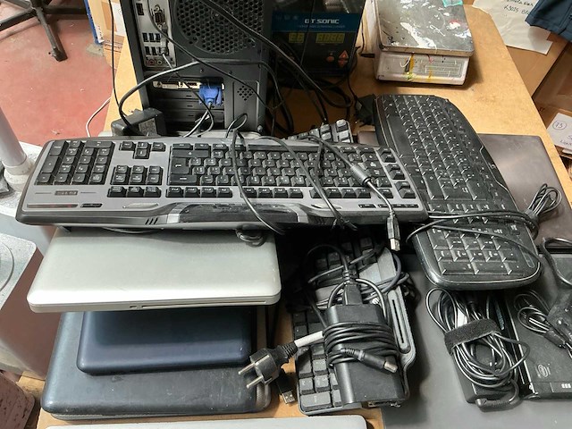 Partij diverse laptops, desktop en toebehoren - afbeelding 4 van  12