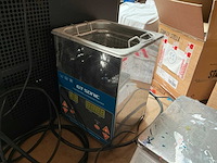 Partij diverse laptops, desktop en toebehoren - afbeelding 1 van  6