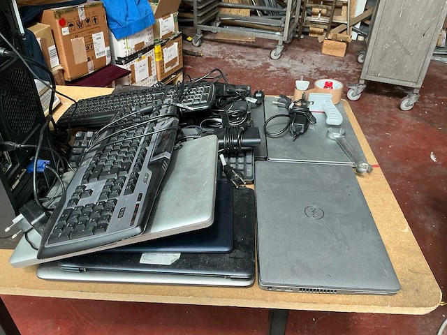 Partij diverse laptops, desktop en toebehoren - afbeelding 8 van  12