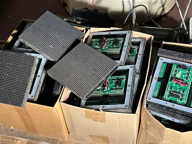 Partij diverse led panelen en toebehoren - afbeelding 1 van  15
