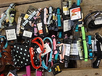 Partij diverse leibanden en halsbanden - afbeelding 2 van  5