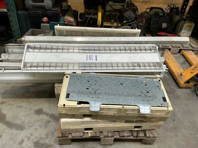 Partij diverse lichtarmaturen - afbeelding 1 van  3