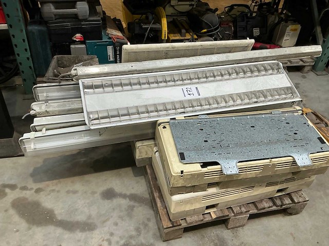 Partij diverse lichtarmaturen - afbeelding 2 van  3