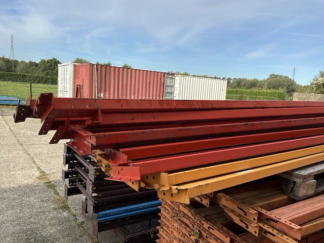 Partij diverse liggers voor palletstelling - afbeelding 1 van  5