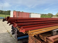 Partij diverse liggers voor palletstelling