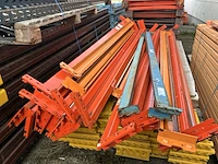 Partij diverse liggers voor palletstelling