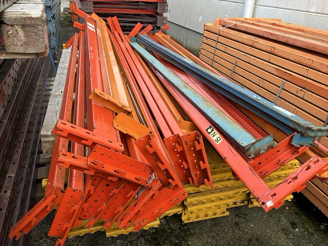 Partij diverse liggers voor palletstelling - afbeelding 2 van  5