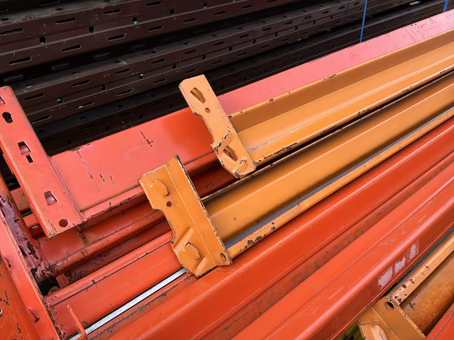 Partij diverse liggers voor palletstelling - afbeelding 4 van  5