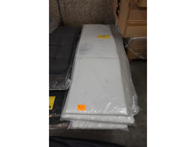 Partij diverse ligkussen manutti - afbeelding 2 van  4