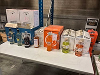 Partij diverse likeuren, aperitieven en sterke dranken - afbeelding 1 van  3