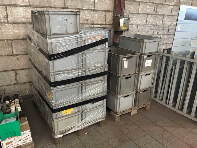 Partij diverse magazijnbakken - afbeelding 1 van  2