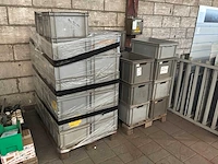 Partij diverse magazijnbakken