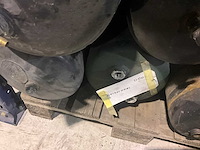 Partij diverse man luchtketels en bijhorende spanbanden - afbeelding 11 van  22