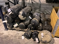 Partij diverse man luchtketels en bijhorende spanbanden - afbeelding 1 van  22