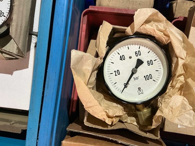 Partij diverse manometers - afbeelding 1 van  7