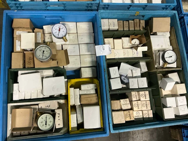 Partij diverse manometers - afbeelding 1 van  14