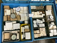 Partij diverse manometers - afbeelding 1 van  14