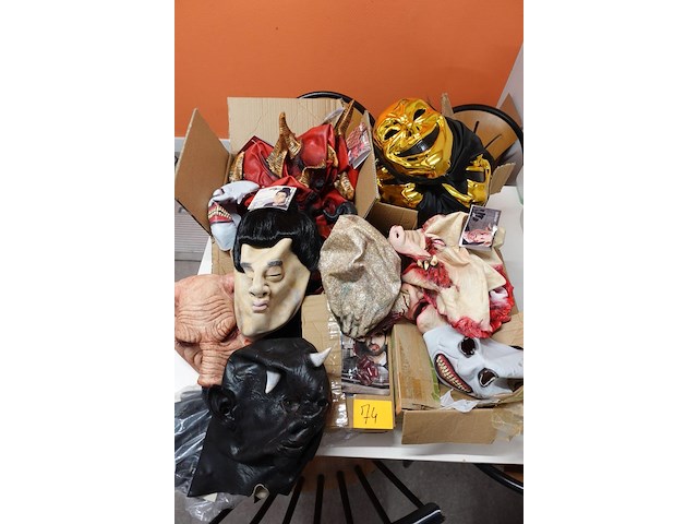 Partij diverse maskers - afbeelding 1 van  6