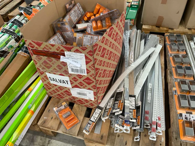 Partij diverse materiaal - afbeelding 1 van  4
