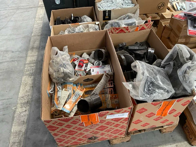 Partij diverse materiaal - afbeelding 1 van  8