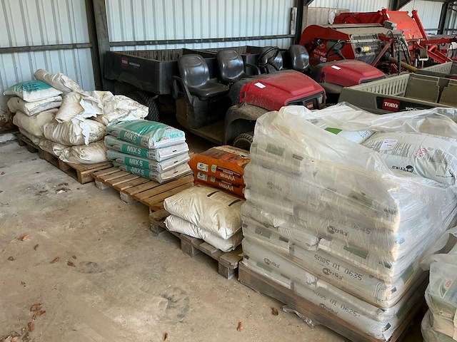 Partij diverse meststoffen - afbeelding 1 van  8