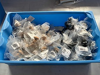 Partij diverse metalen en houten meubelknoppen - afbeelding 1 van  7