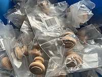 Partij diverse metalen en houten meubelknoppen - afbeelding 6 van  7