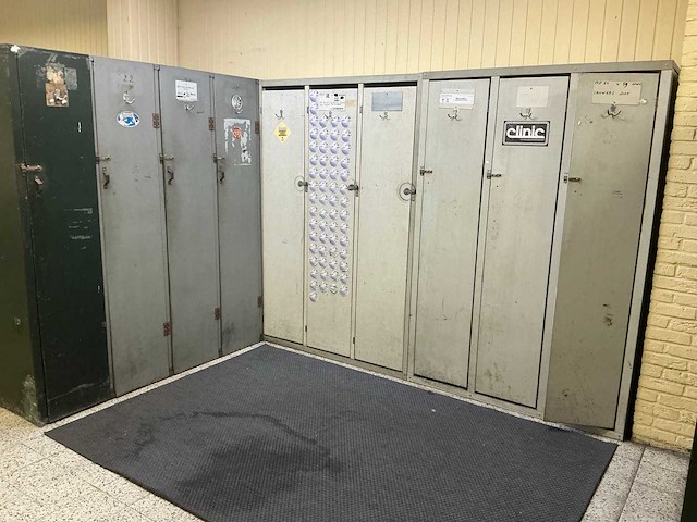 Partij diverse metalen locker - afbeelding 1 van  5