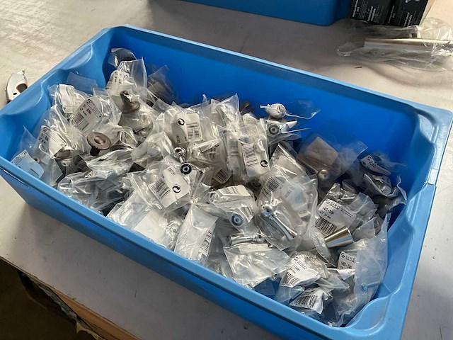 Partij diverse metalen meubelknoppen - afbeelding 5 van  7