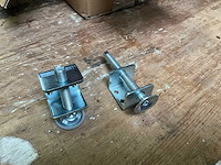 Partij diverse metalen meubelstelpootjes - afbeelding 1 van  5