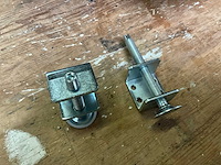 Partij diverse metalen meubelstelpootjes - afbeelding 2 van  5