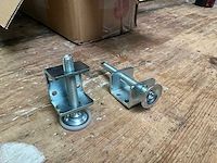 Partij diverse metalen meubelstelpootjes - afbeelding 3 van  5