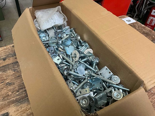 Partij diverse metalen meubelstelpootjes - afbeelding 4 van  5