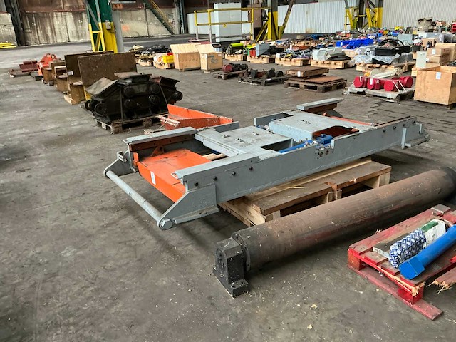 Partij diverse metalen onderdelen - afbeelding 1 van  13