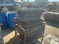 Partij diverse metalen putdeksels - afbeelding 3 van  3