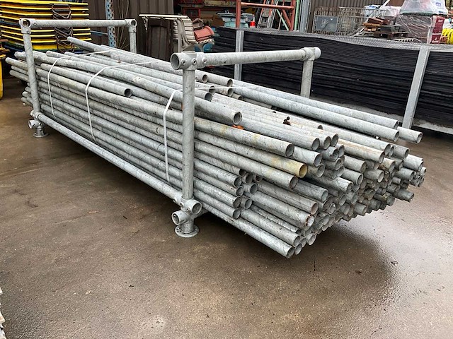 Partij diverse metalen stellingbuizen - afbeelding 2 van  10